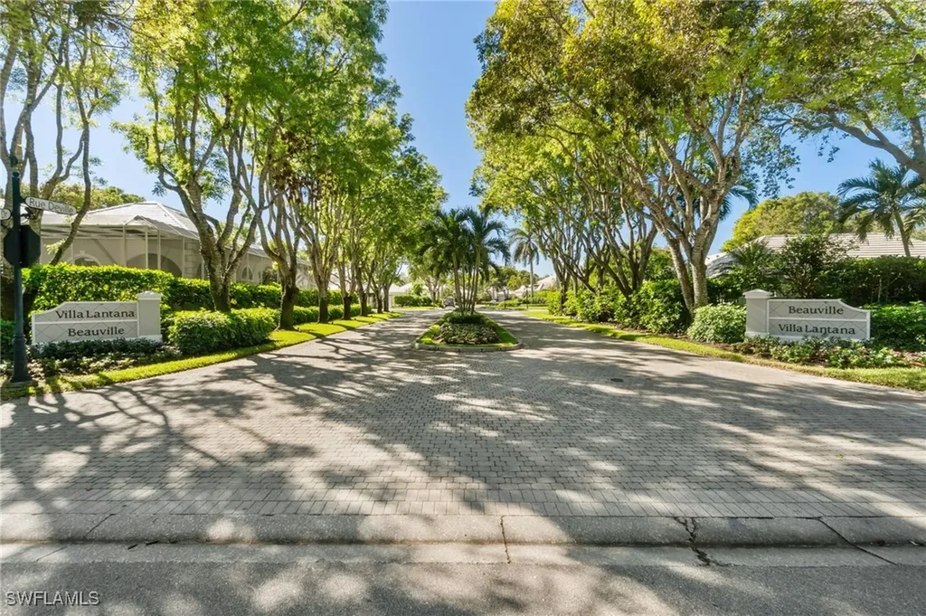 832 Rue Deville Naples FL 34108