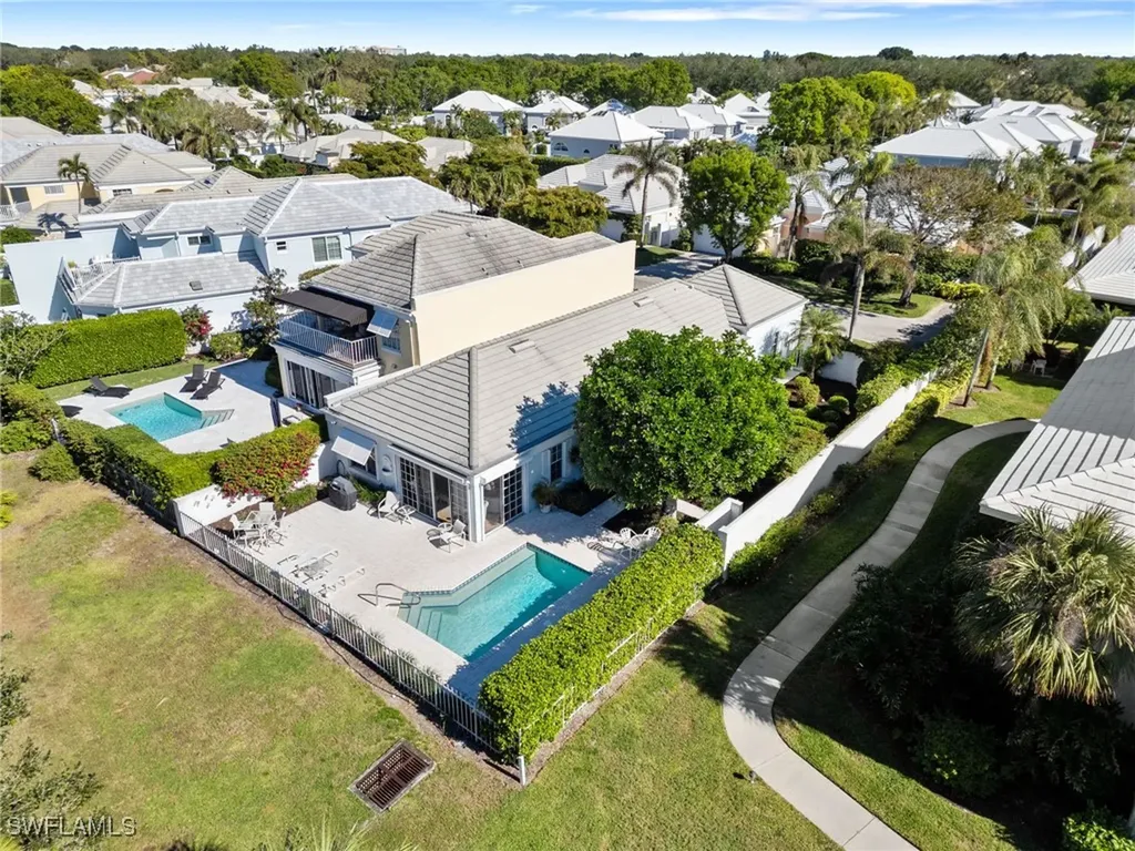 832 Rue Deville Naples FL 34108