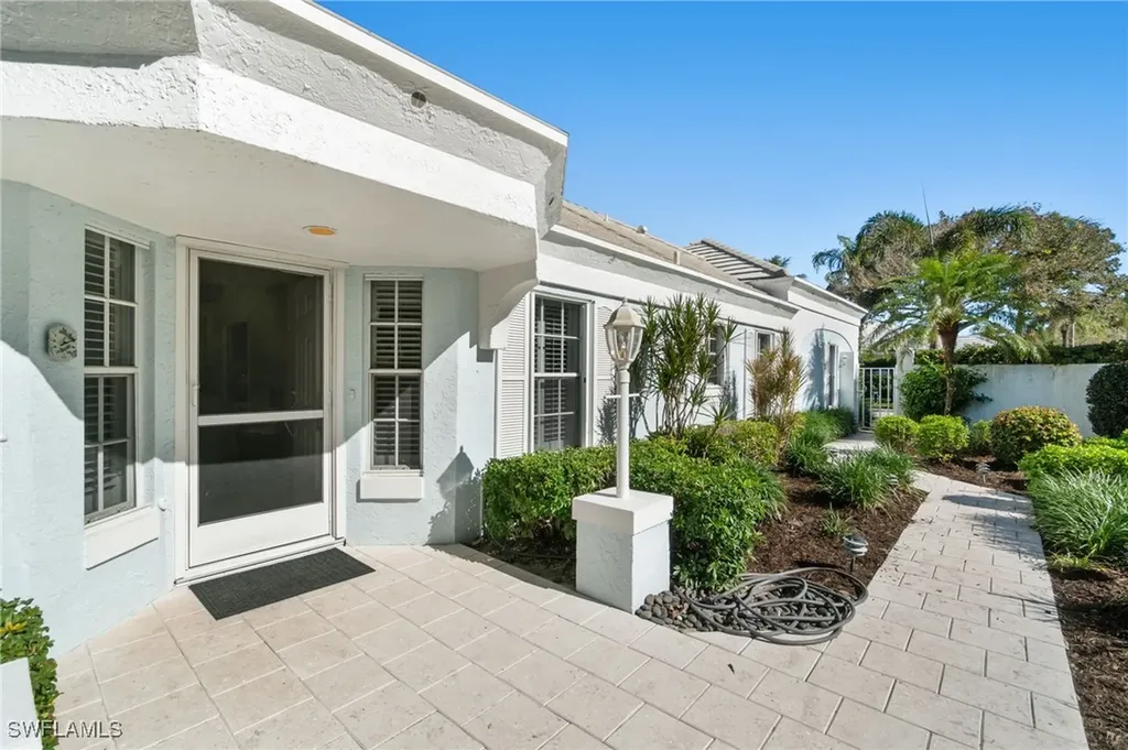 832 Rue Deville Naples FL 34108