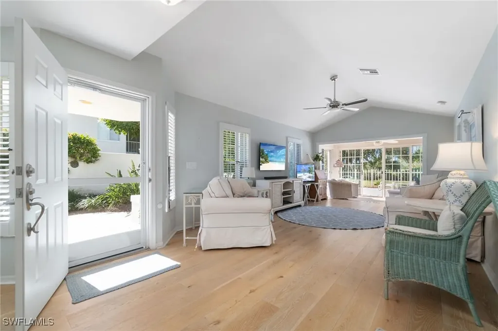 832 Rue Deville Naples FL 34108