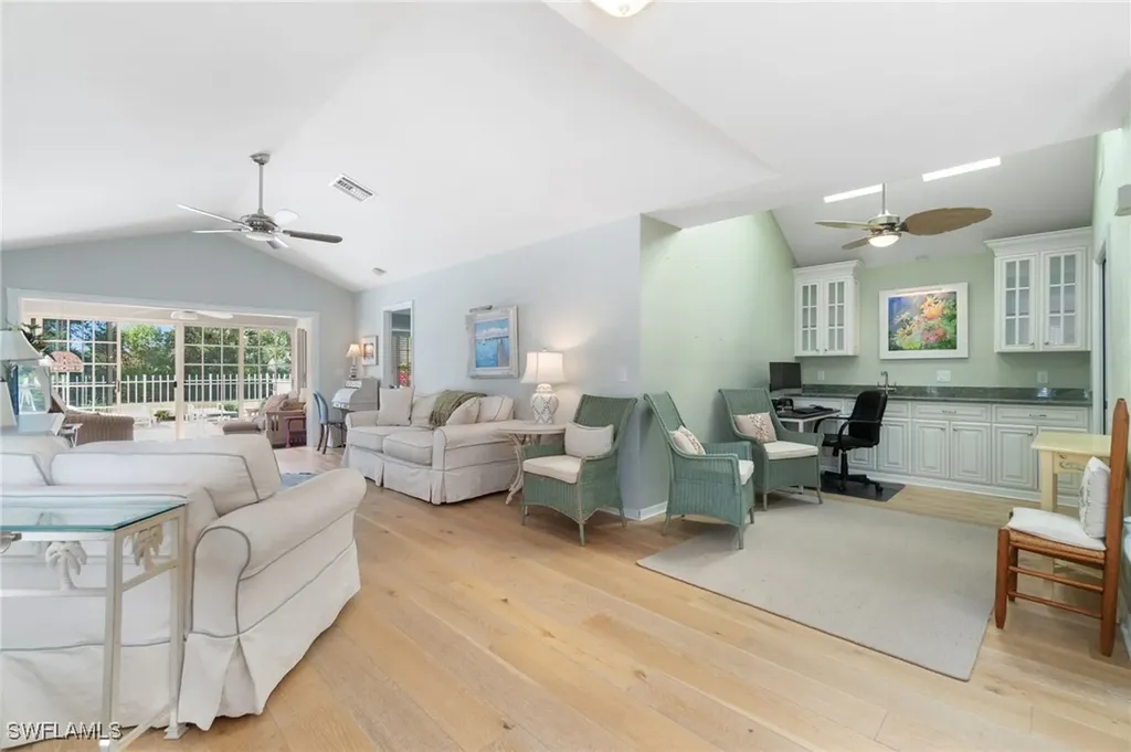 832 Rue Deville Naples FL 34108