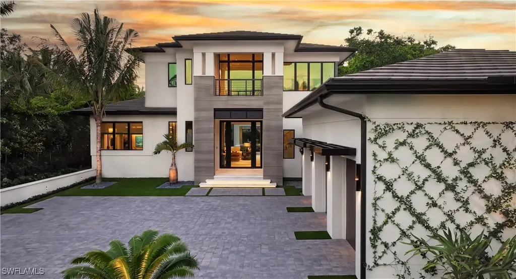 Naples FL, 477 3RD Street N