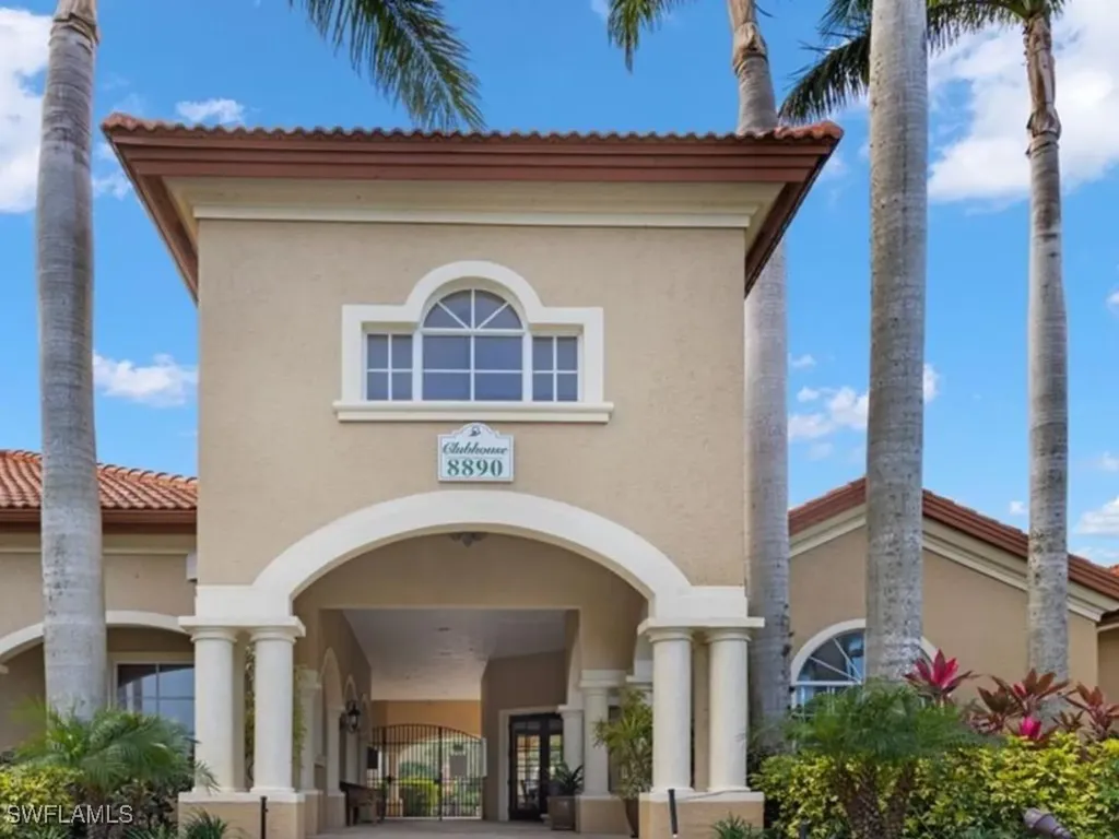 Bonita Springs FL, 8960 Colonnades Court E, Unit 921