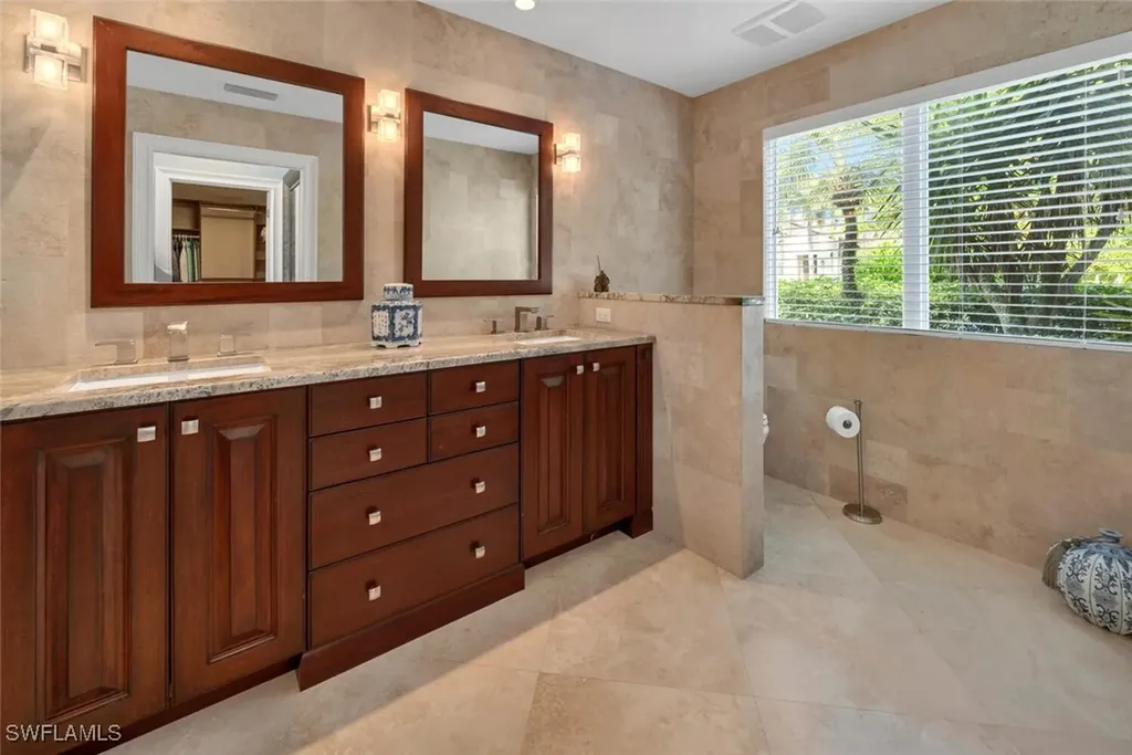173 Edgemere Way S Naples FL 34105