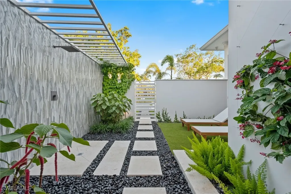 6958 Verde Way Naples FL 34108