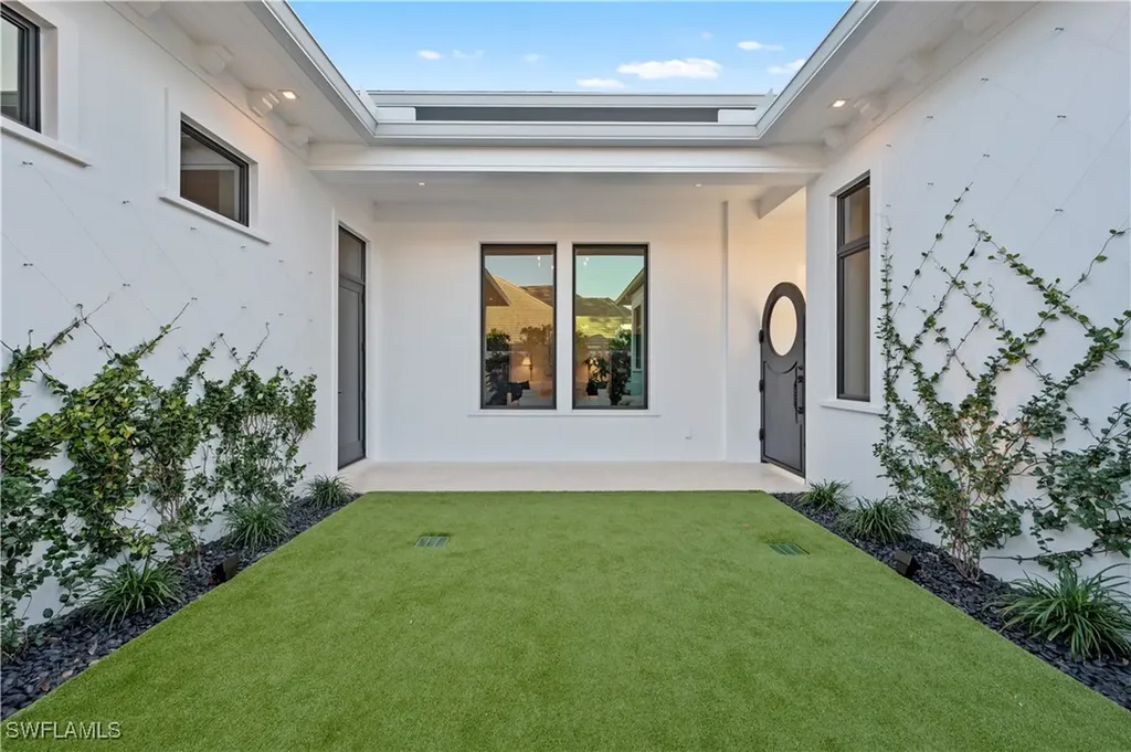 6958 Verde Way Naples FL 34108