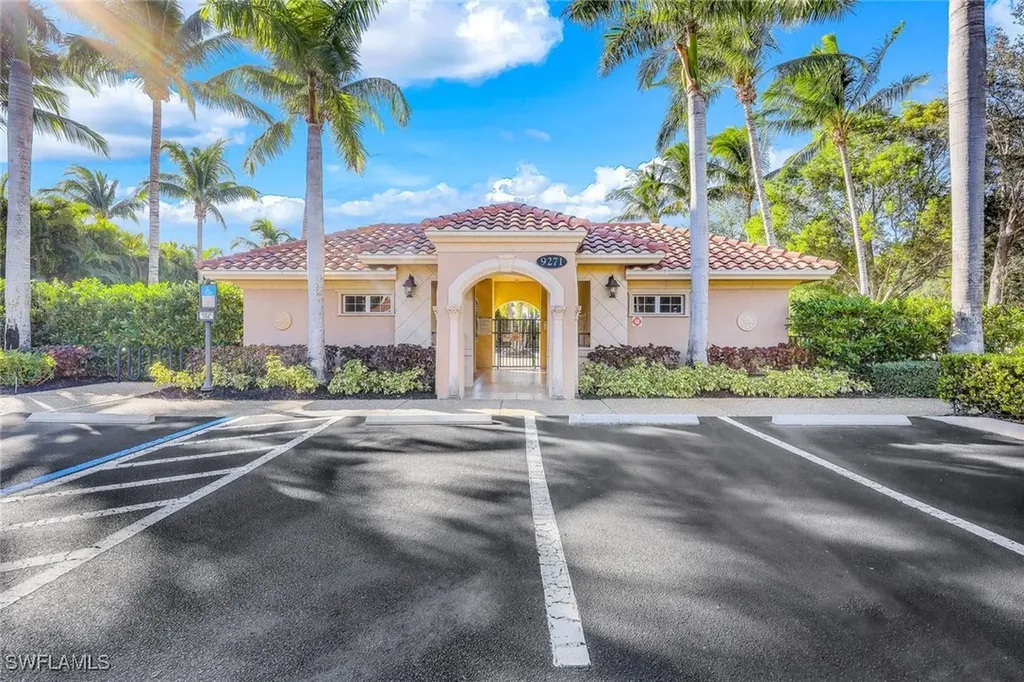 9275 Menaggio Court Naples FL 34114