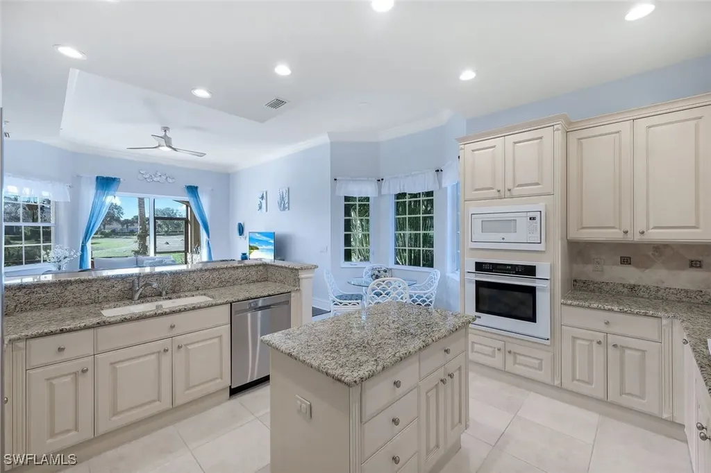 9275 Menaggio Court Naples FL 34114