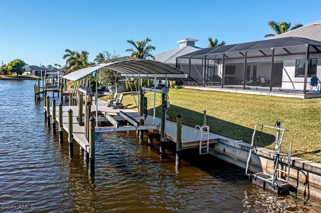 2553 Surfside Boulevard Cape Coral FL 33914
