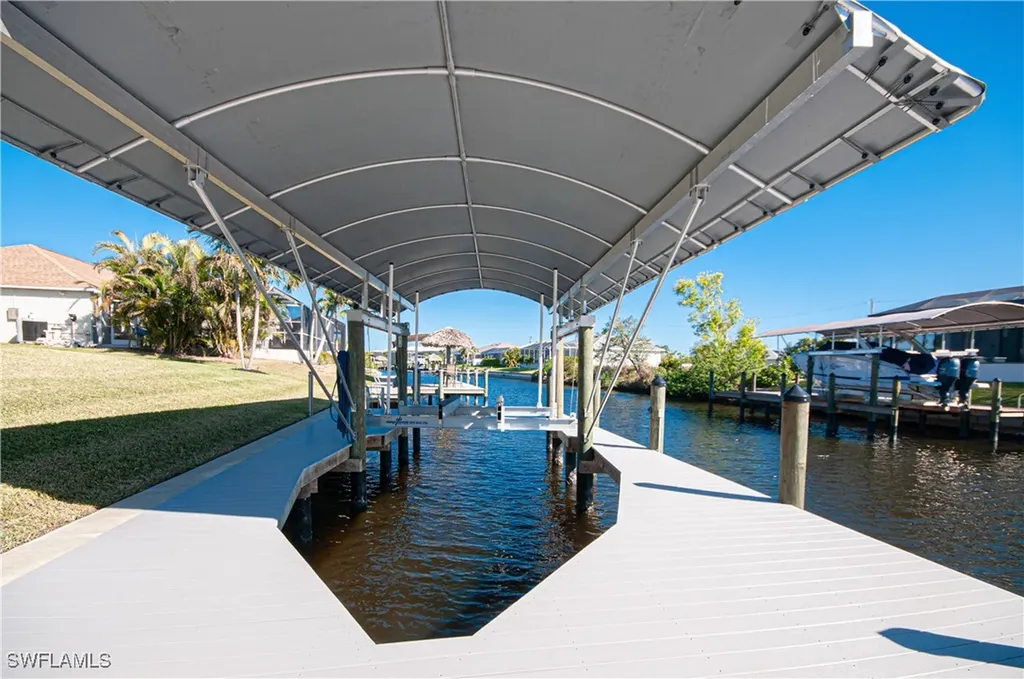 2553 Surfside Boulevard Cape Coral FL 33914