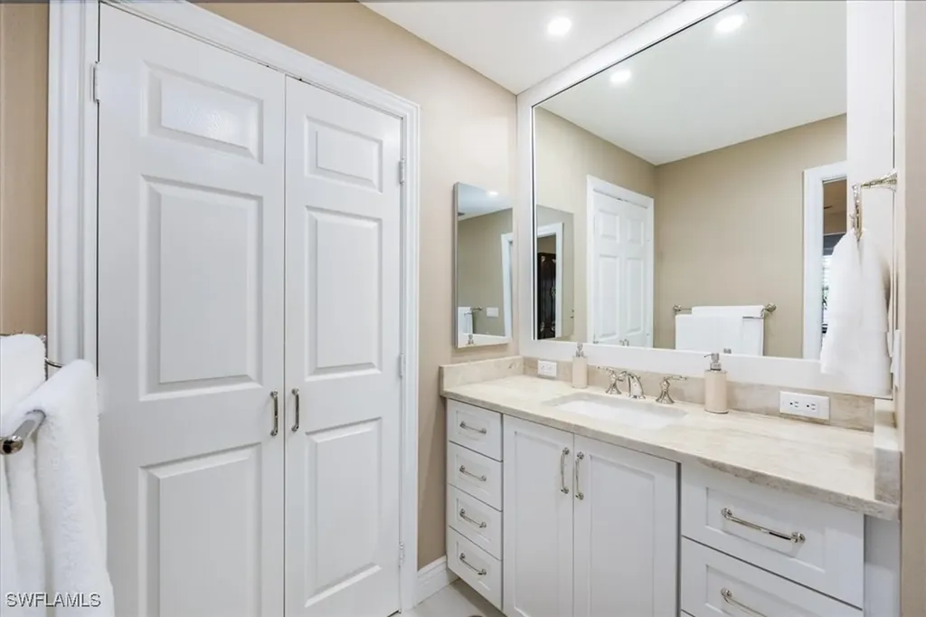 807 Turkey Oak Lane Naples FL 34108