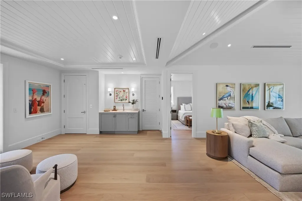 3295 Gordon Drive Naples FL 34102