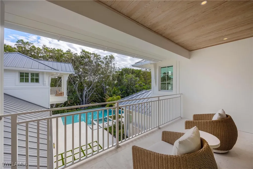 3295 Gordon Drive Naples FL 34102