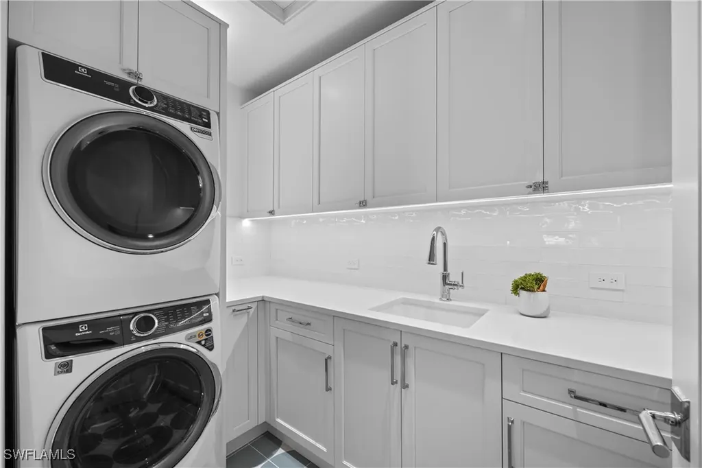 3295 Gordon Drive Naples FL 34102