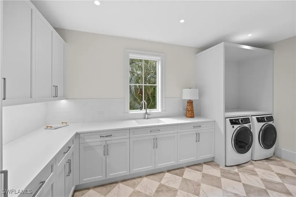 3295 Gordon Drive Naples FL 34102