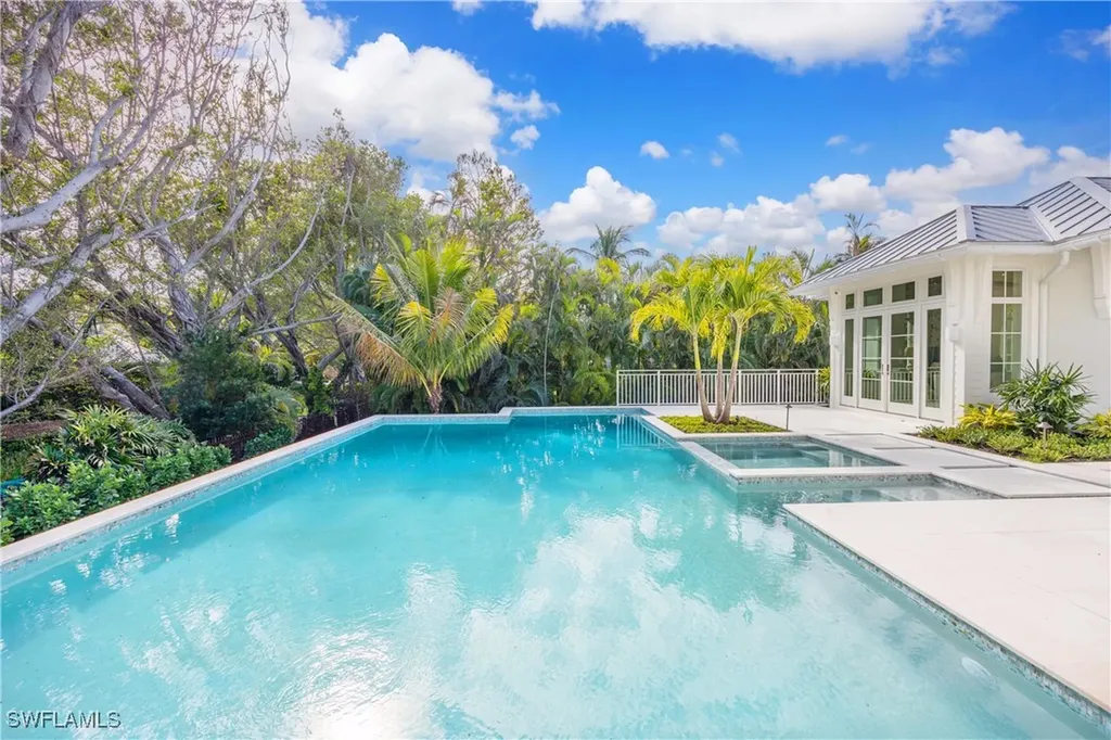 3295 Gordon Drive Naples FL 34102