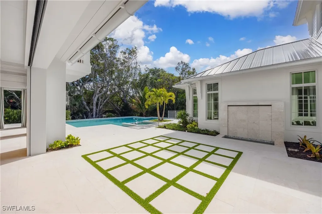3295 Gordon Drive Naples FL 34102