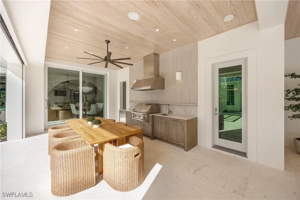 3295 Gordon Drive Naples FL 34102