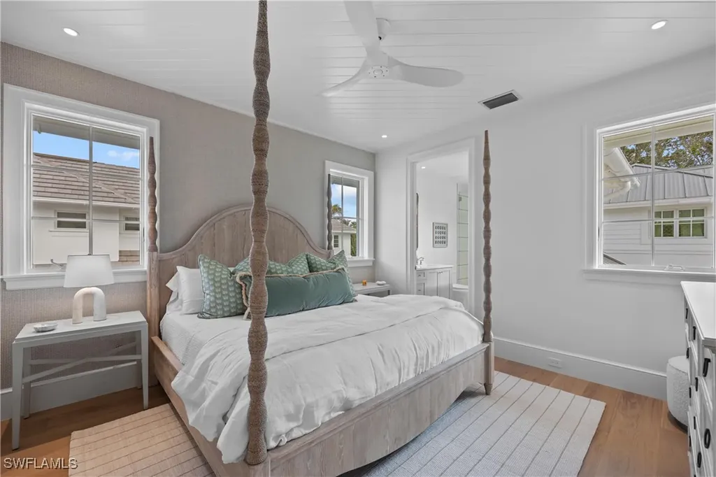 3295 Gordon Drive Naples FL 34102