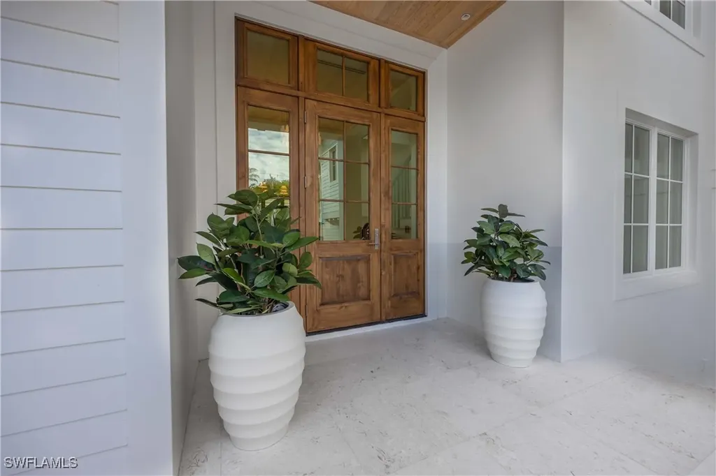 3295 Gordon Drive Naples FL 34102