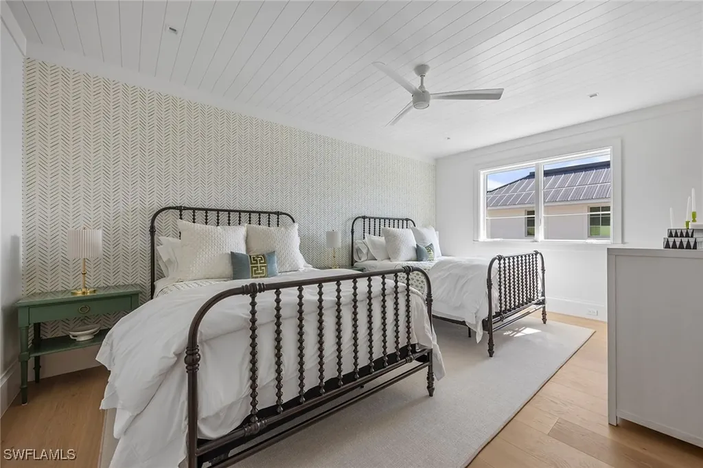 3277 Gordon Drive Naples FL 34102