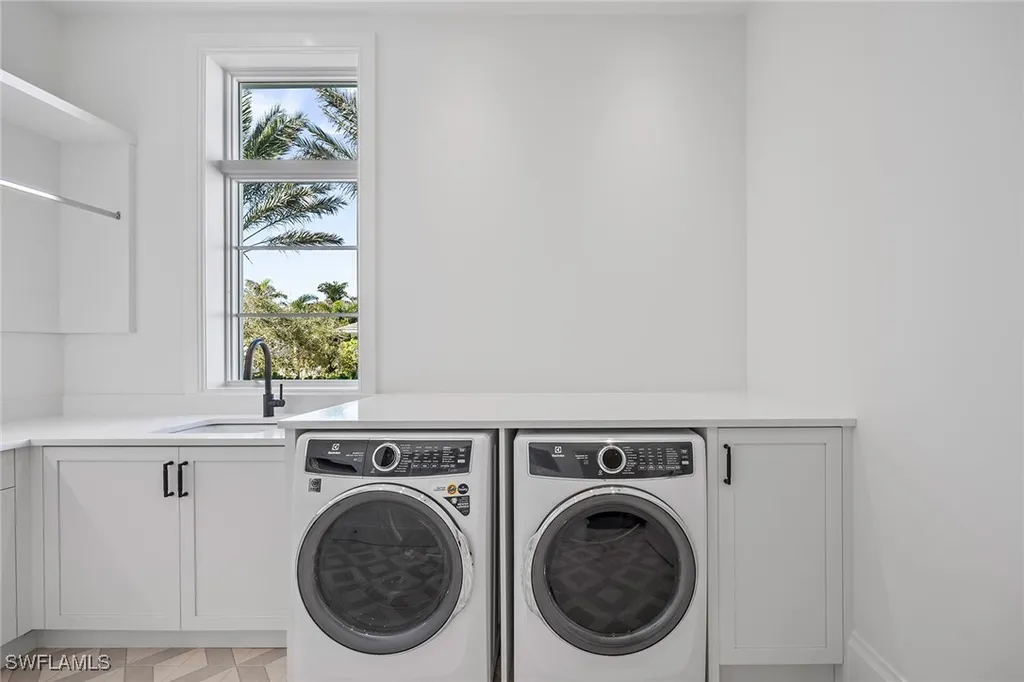 3277 Gordon Drive Naples FL 34102