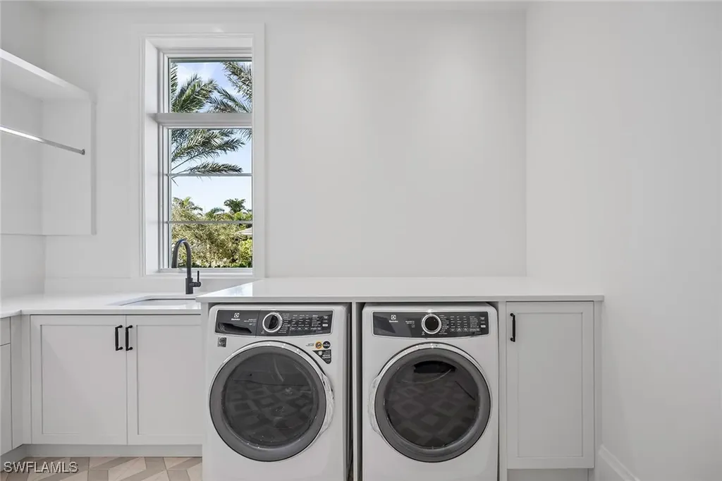 3277 Gordon Drive Naples FL 34102