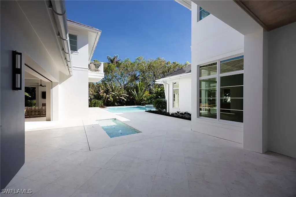 3277 Gordon Drive Naples FL 34102