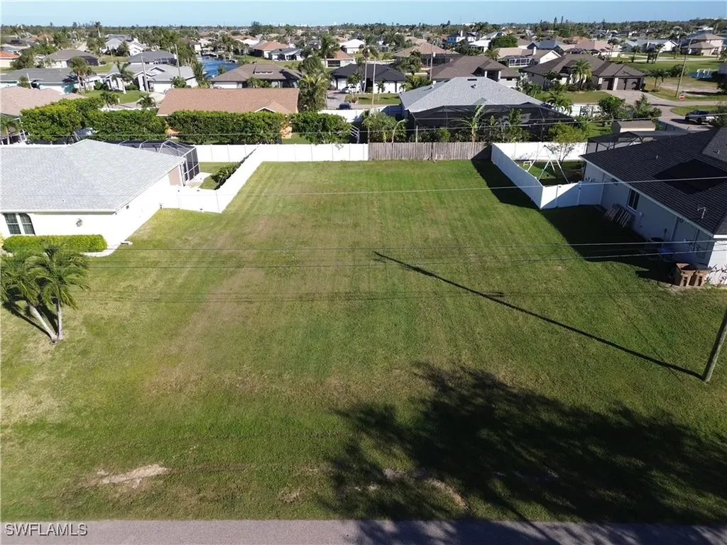 925 SW 6th Court Cape Coral FL 33991