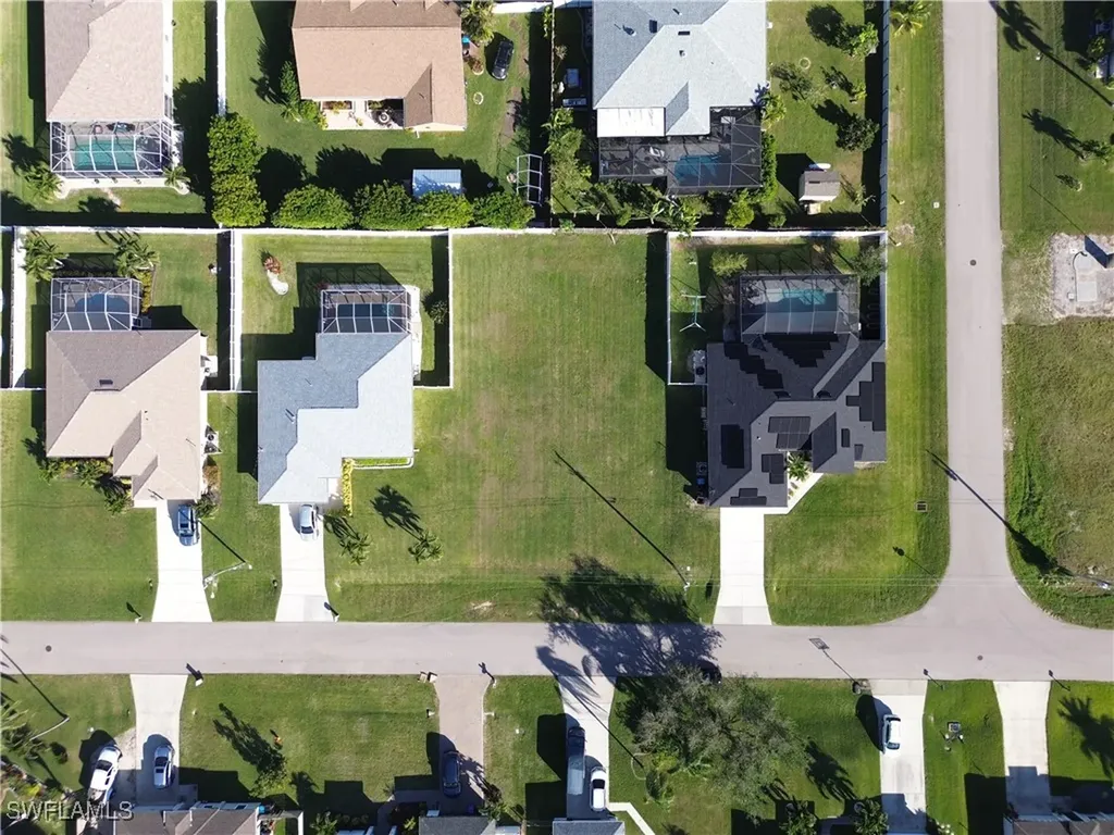 925 SW 6th Court Cape Coral FL 33991