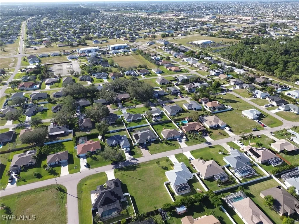 925 SW 6th Court Cape Coral FL 33991