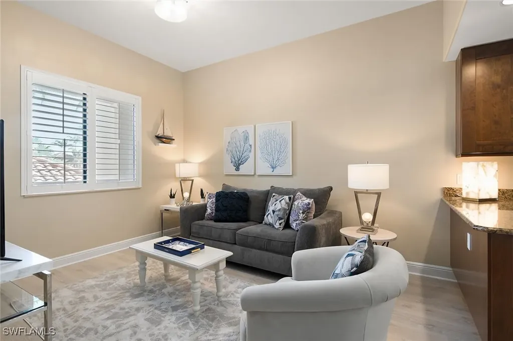 985 Sandpiper Street Naples FL 34102