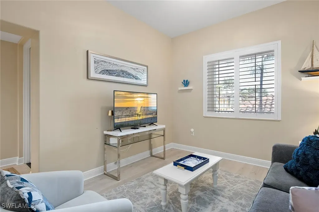 985 Sandpiper Street Naples FL 34102