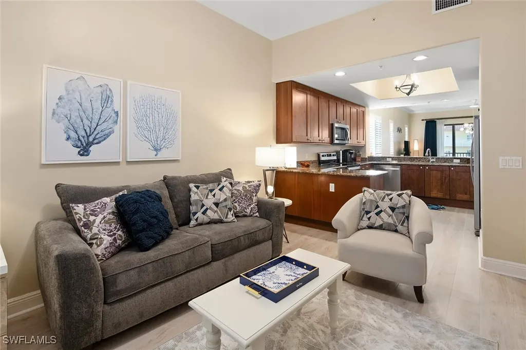 985 Sandpiper Street Naples FL 34102