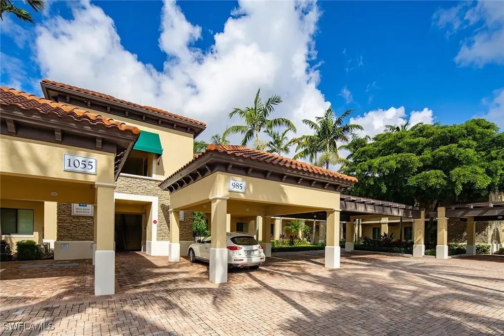985 Sandpiper Street Naples FL 34102