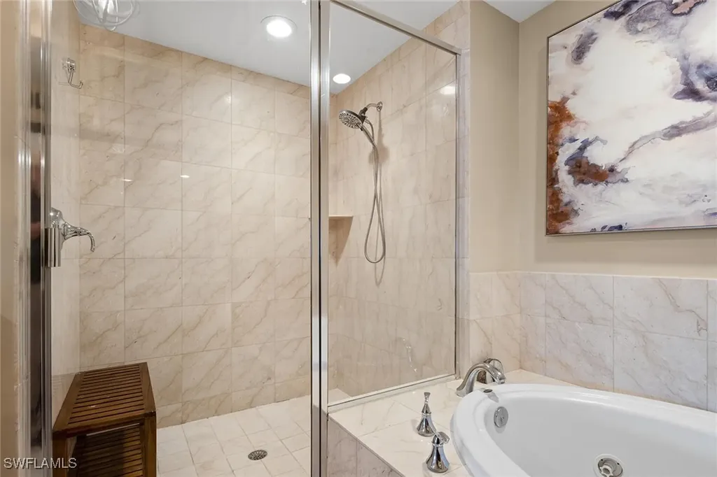 985 Sandpiper Street Naples FL 34102