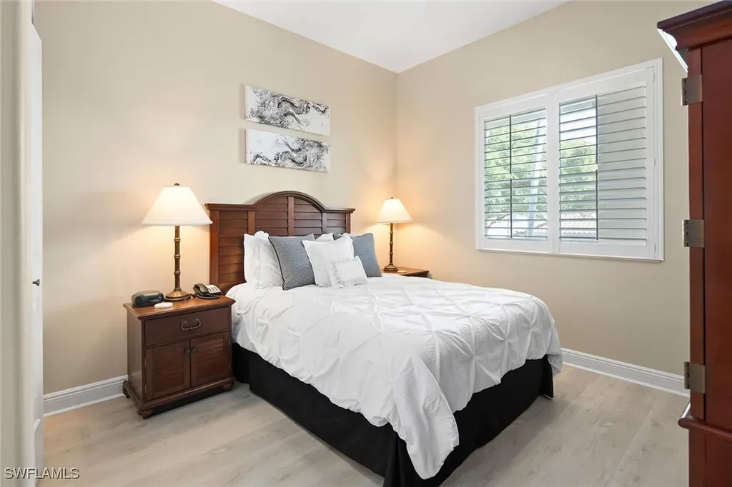 985 Sandpiper Street Naples FL 34102