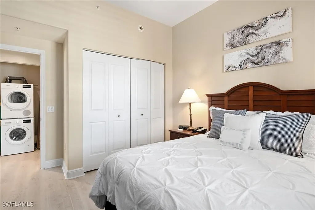 985 Sandpiper Street Naples FL 34102