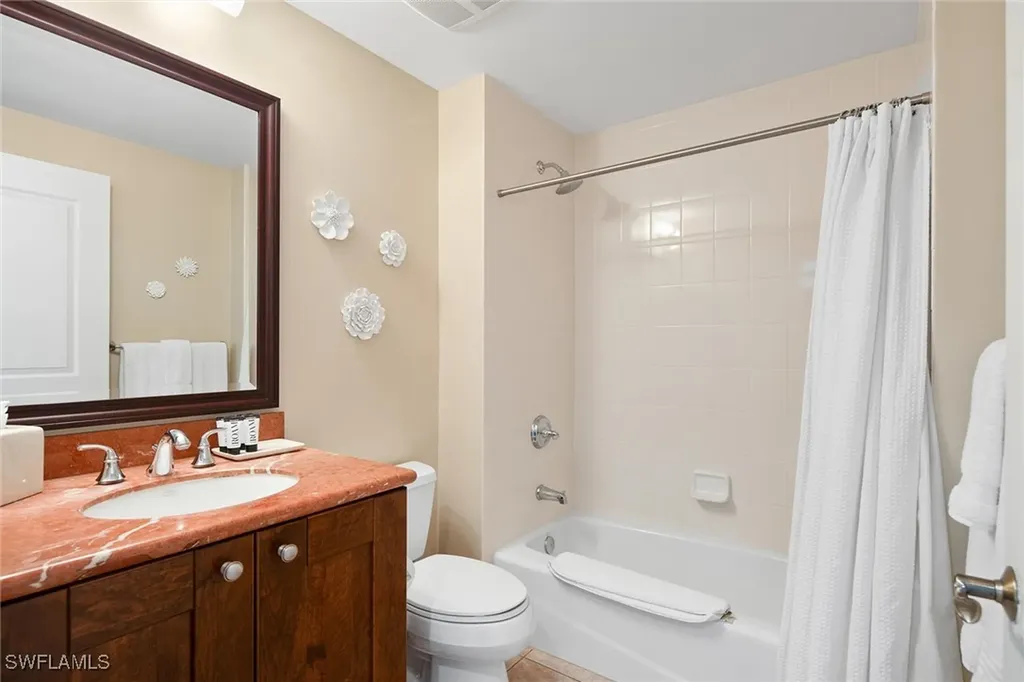 985 Sandpiper Street Naples FL 34102