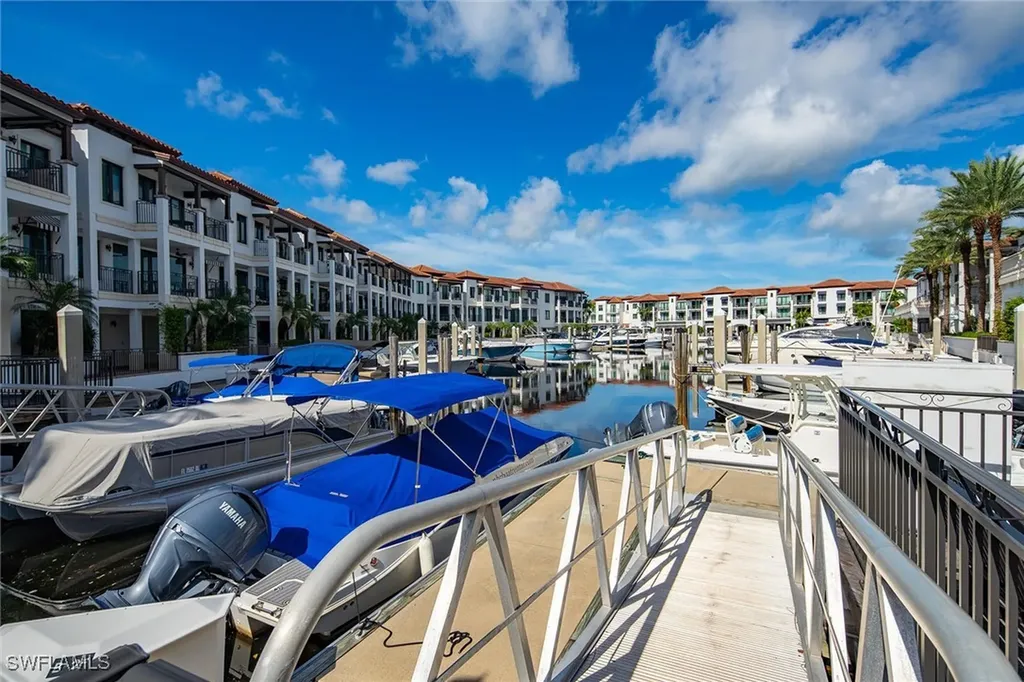 985 Sandpiper Street Naples FL 34102