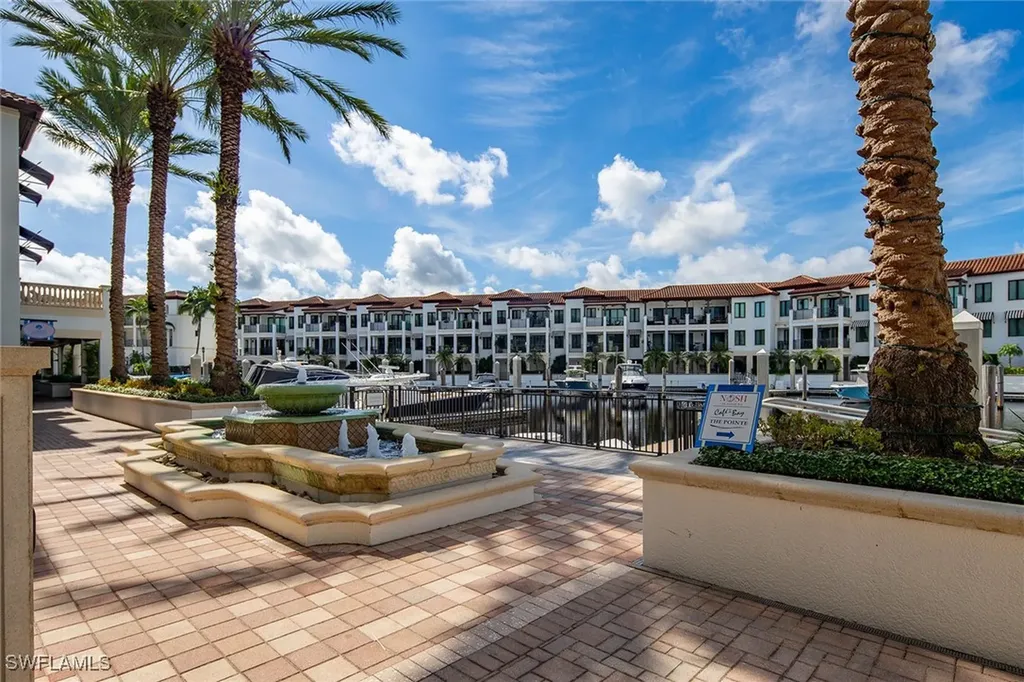 985 Sandpiper Street Naples FL 34102
