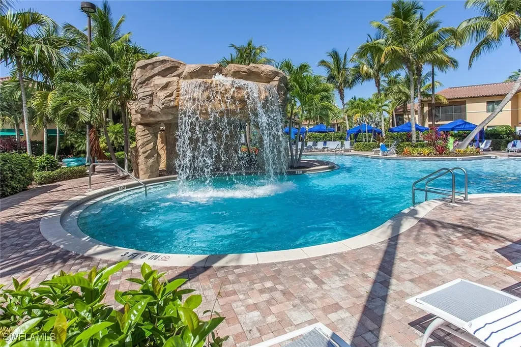 985 Sandpiper Street Naples FL 34102