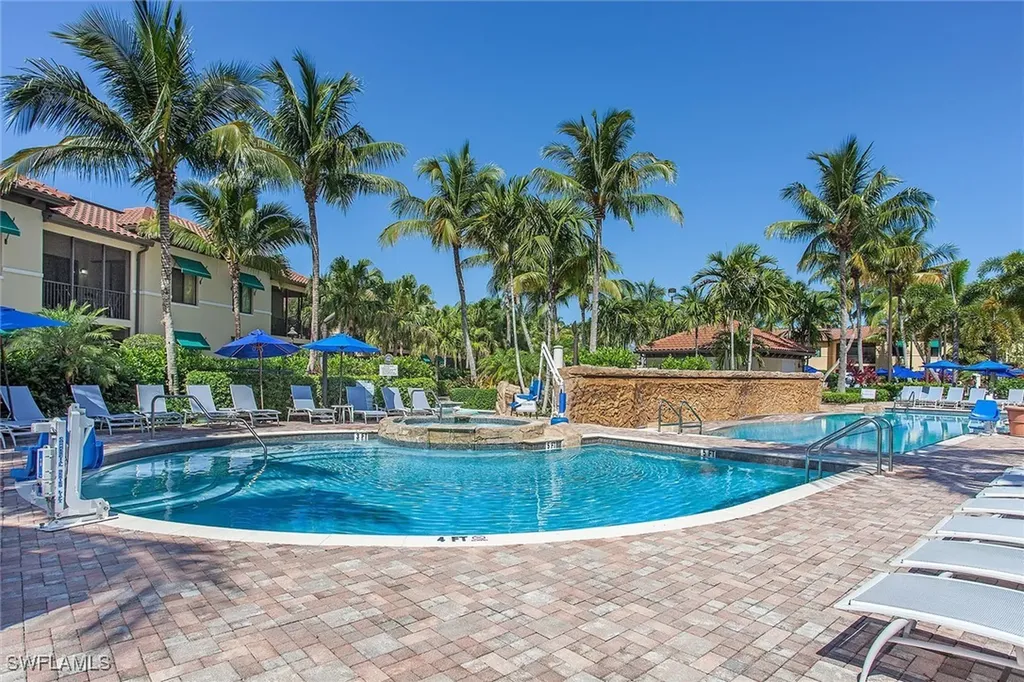 985 Sandpiper Street Naples FL 34102