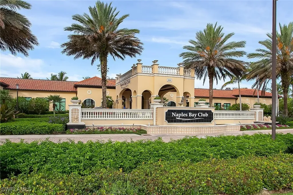 985 Sandpiper Street Naples FL 34102