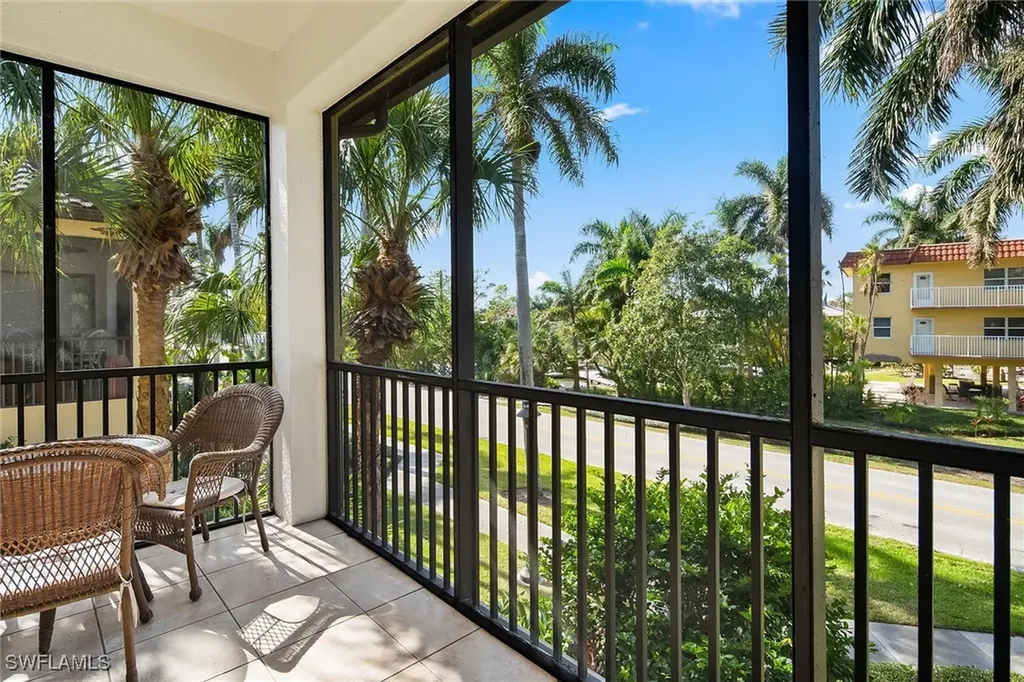 985 Sandpiper Street Naples FL 34102
