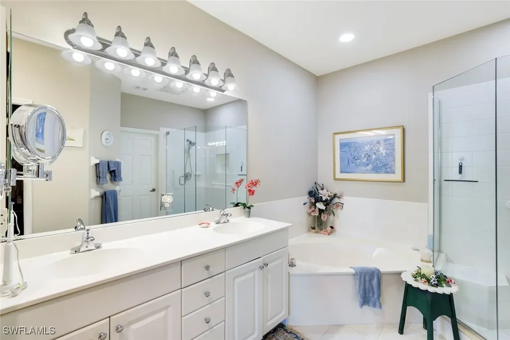 5080 Yacht Harbor Circle Naples FL 34112