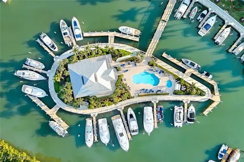 5080 Yacht Harbor Circle Naples FL 34112