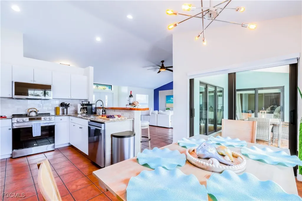 2724 SW 1st Terrace Cape Coral FL 33991