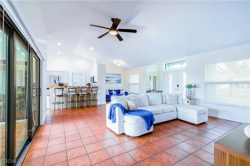2724 SW 1st Terrace Cape Coral FL 33991