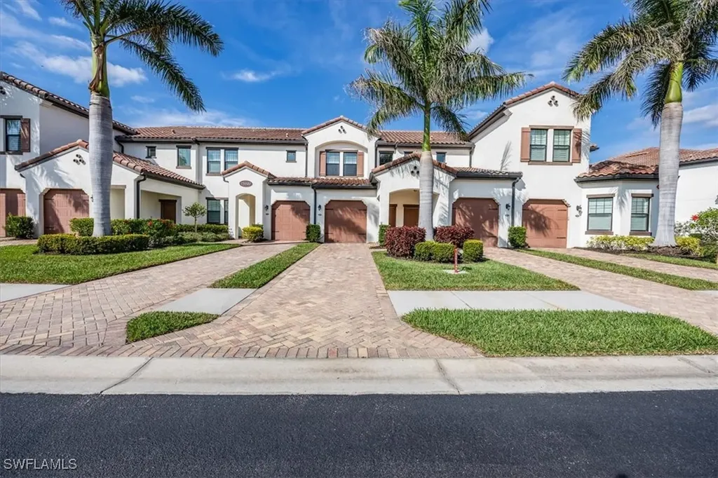 Naples FL, 15149 Palmer Lake Circle, Unit 202